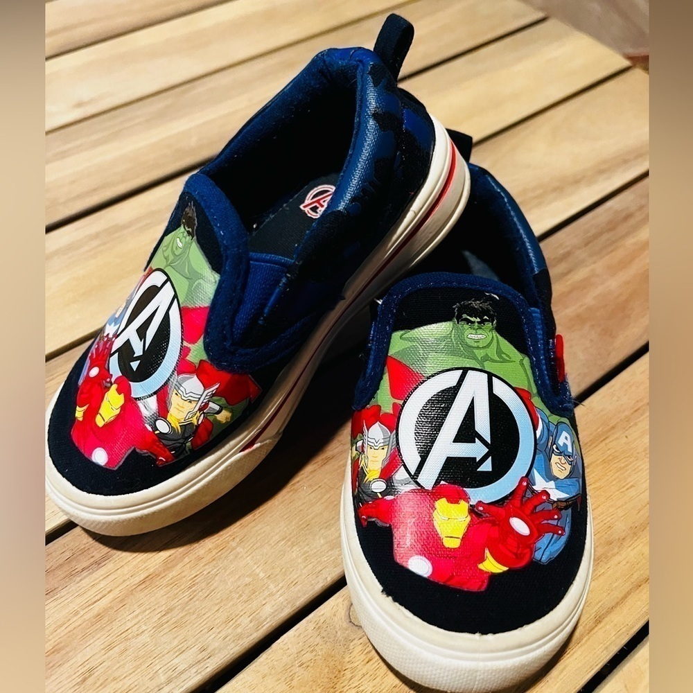 Marvel Avengers slip-on shoes size 7